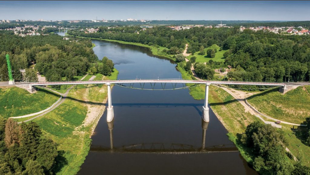 Baltosios rožės tiltas Alytuje. Statytojas: Alytaus miesto savivaldybė, projektuotojas: „TEC Infrastructure“. Statinio konstrukcijų dalies vadovas – Vilius Karieta.