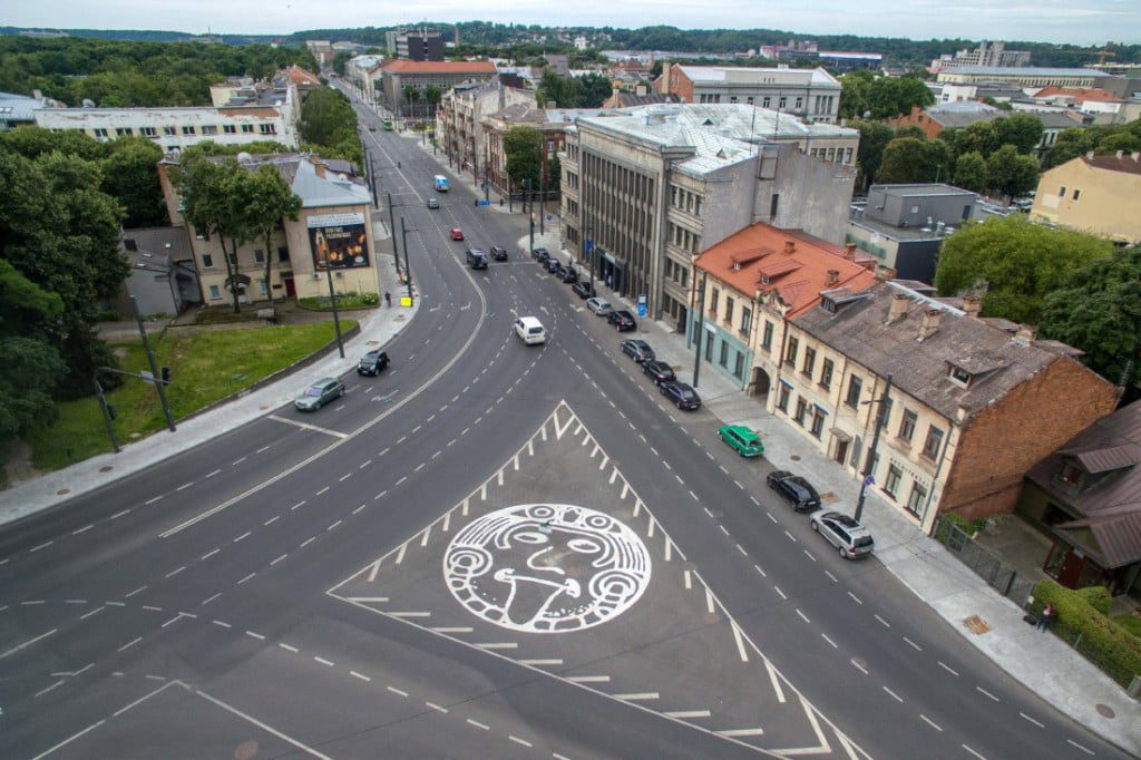 „Kauno akcentų“ konkurse laimėjusi ir įgyvendinta menininko Naglio Ryčio Baltušniko idėja – J. Mačiūno skveras Vytauto ir Parodos g. sankryžoje. Kauno savivaldybės nuotr.